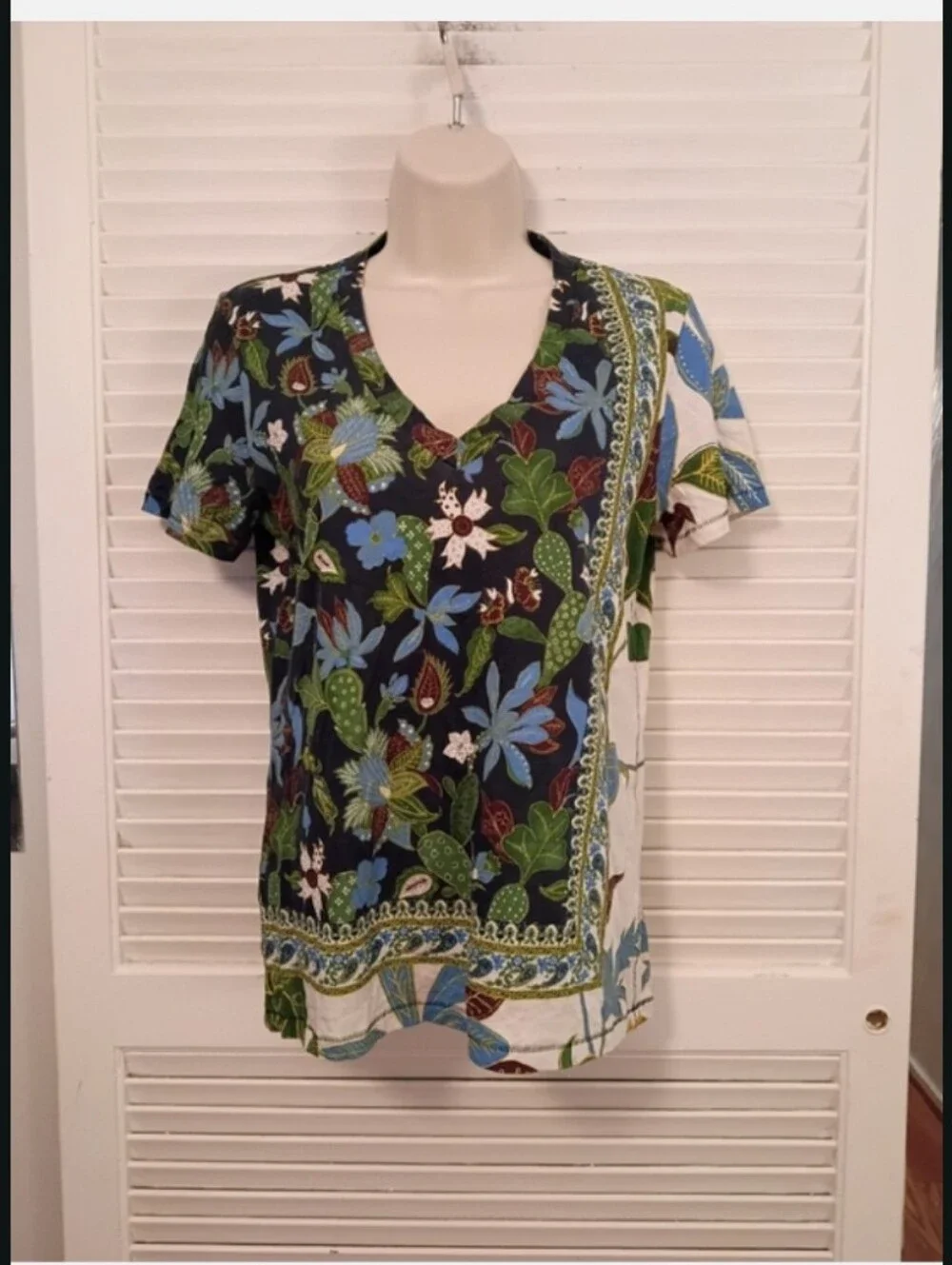 Tory Burch neck short